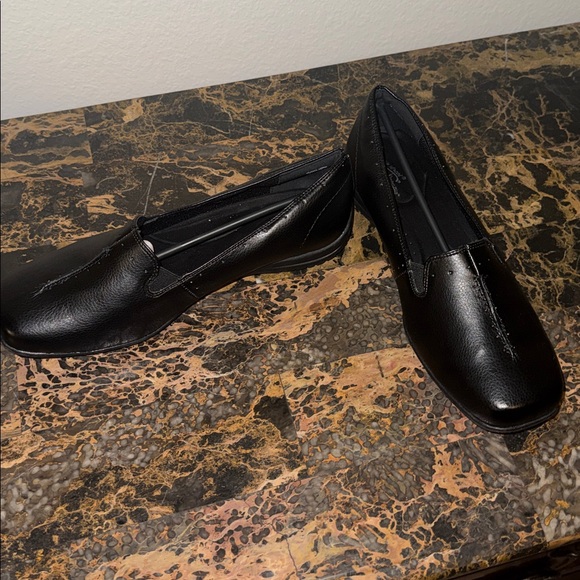 Easy Street Black Women's Flats NEW no box - Picture 3 of 6